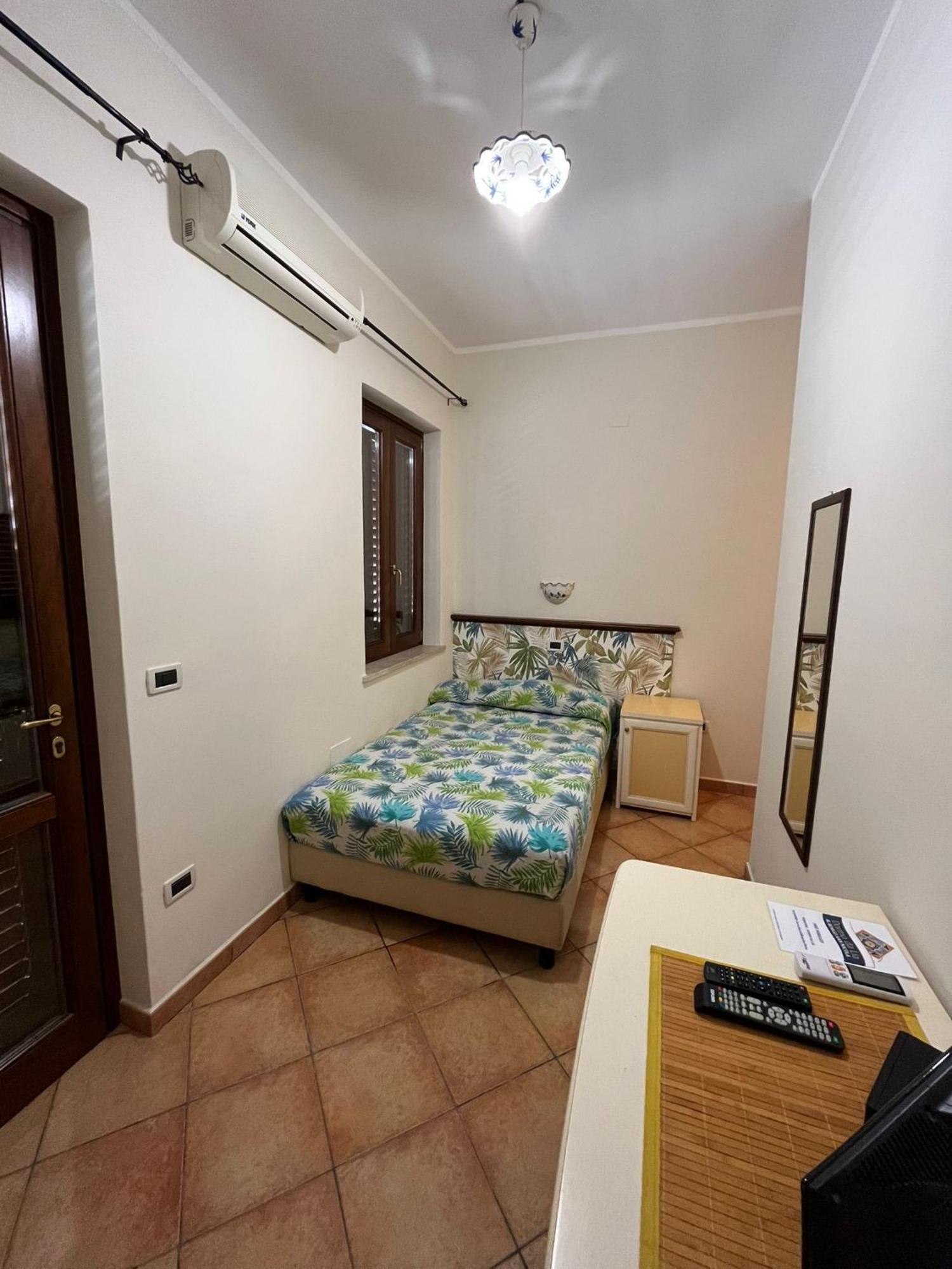 Dormo Da Lia Borgo San Nicola Hotel Mandra Capreria Exterior foto